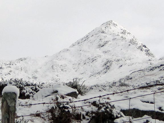 1.Cylchdaith Yr Arddu Circular
Cnicht from the south west on the outward path from Croesor.
Keywords: Feb10 Sunday Ian