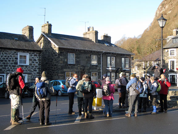 1.Tremadog 2/12/10
David Lloyd George style meeting in the middle of the square in Tremadog where Ian briefs us all.
Keywords: Dec10 Thursday Ian Spencer