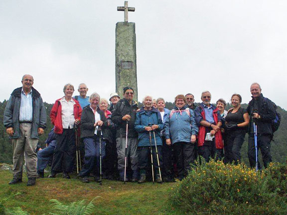 2.Llyn Crafnant & Llyn Geirionydd
11th August 2011. Most of the 20 members at the Taliesin Monument on the banks of Llyn Geirionydd. Photo: Dafydd Williams.
Keywords: Aug11 Thursday Paul Jenkins