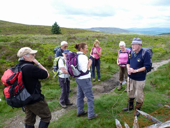 4.Cylchdaith Moel Fferna Circular.
10/6/12. Bwlch Cynwyd. A short break at the T junction. Left to lunch and Moel Fferna at 630metres.
Keywords: June12 Sunday Dafydd Williams