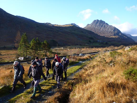 2.Pen yr Helgi-Di & Pen Llithrig y Wrach
25/11/12. On the path to the leat and Y Braich. A very orderly group.
Keywords: Nov12 Sunday Ian Spencer