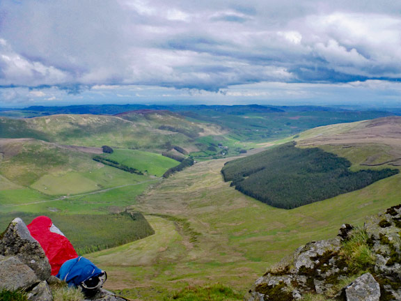 5.Berwyns
22/5/16.  Looking east down Cwm Maen Gwynedd and its Afon Iwrch from the peak 400 yds to the south of Cadair Berwyn.
Keywords: May16 Sunday Noel Davey