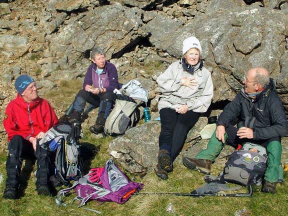 4.Gyrn Ddu, Gyrn Goch, Bwlch Mawr.
14/2/16. Lunch just below the summit of Gyrn Goch. Photo: Dafydd H Williams.
Keywords: Feb16 Sunday Ian Spencer