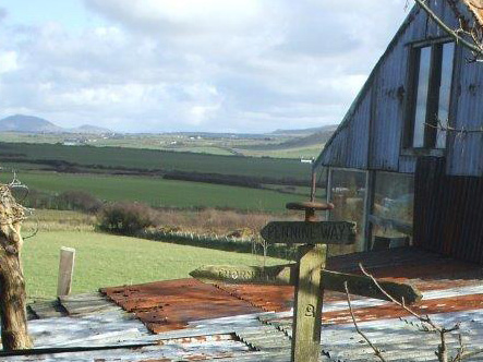 2.Mynydd Carreg Circular
18/02/16 A signpost on the roof of the shed points to the Pennine Way. Photo: Dafydd H Williams.
Keywords: Feb16 Thursday Megan Mentzoni Miriam Heald