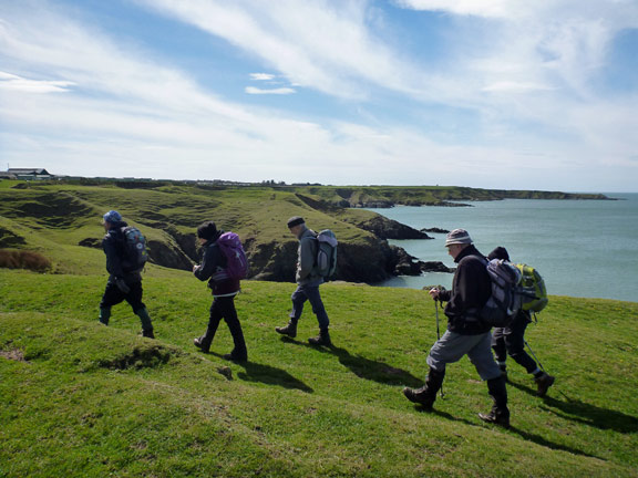 6.Nefyn to Penllech Linear Coastal
10/4/16.  Approaching our new distination, Towyn farm, in the afternoon sun.
Keywords: Apr16 Sunday Ian Spencer