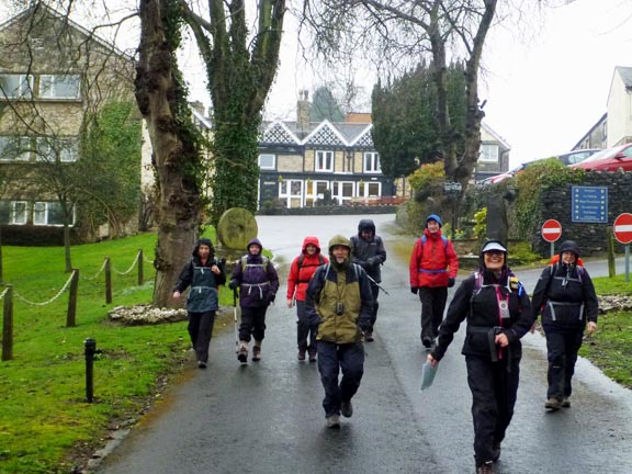 3.Holiday 2016  - The Peak District
2/4/16. Leaving on our first walk. Photo: Hugh Evans.
Keywords: Apr16 Week Ian Spencer