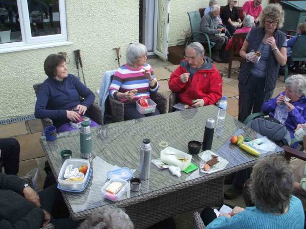 2.Mynytho
31/3/16 Lunchtime comes just as we are passing Jean and Kevan's house. No need to search for stones to sit on. Photo: Dafydd Williams.
Keywords: Mar16 Thursday Miriam Heald