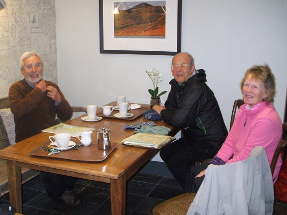 5.Nant Gwrtheyrn
30/3/17 Walk leader plans his strategy for getting all his group out into the rain. Photo: Dafydd Williams.
Keywords: Mar17 Thurs Ian Spencer