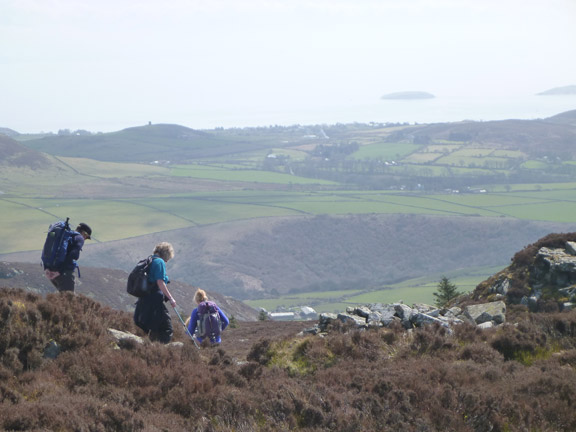 7.Mynytho-Carn Fadryn
8/4/18. Leaving the flat Carn Fadryn plateau We retrace our path back to Mynytho.
Keywords: Apr18 Sunday Roy Milnes