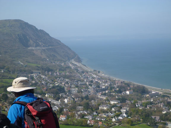4.Capelulo
7/4/19. On the west side of Foel Lus on the Jubilee Path overlooking Penmaenmawr and the Irish Sea.
Keywords: Apr19 Sunday Jean Norton Annie Michael