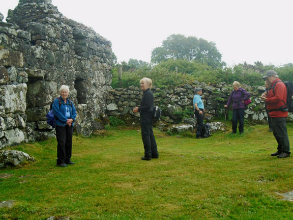 5.Chwilog-Llangybi
24/6/21. Back down to Ffynnon Gybi. Photo: Dafydd Williams.
Keywords: Jun21 Thursday Meri Evans Elspeth Roberts