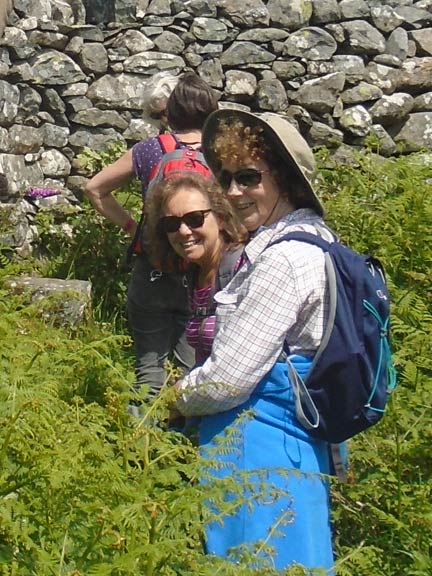 4.Harlech-Llanfair
17/6/21. Ladies waiting patiently for their turn at the stile. Photo: Dafydd Williams.
Keywords: Jun21 Thursday Gwynfor Jones