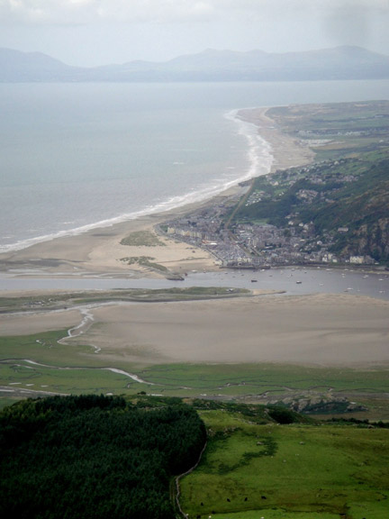 6.Craig y Llyn a Braich Ddu. A walk.
18/08/13.  The view from Braich Ddu looking over the Mawddach Estuary, Barmouth and Cardigan Bay, to the mountains of Snowdonia. Photo: Roy Milner.
Keywords: Aug13 Sunday Noel Davey