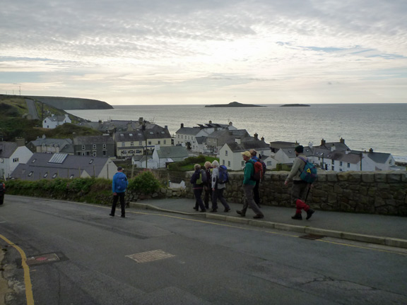 2.Coastal path. Aberdaron to Hell's Mouth
11/10/15. Walking down into Aberdaron. The Seagull Islands in the distance.
Keywords: Oct15 Sunday Roy Milnes