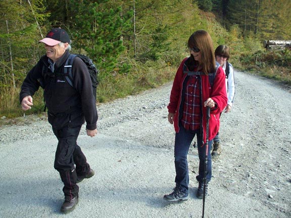2.Dyffryn Maentwrog a Llyn Mair
15/10/15 Demonstration of the finer points of walking up a steep slope without walking poles. Photo: Dafydd H Williams
Keywords: Oct15 Thursday John Enser