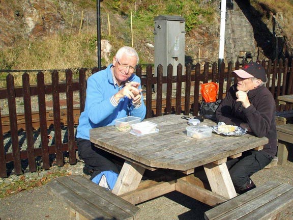4.Dyffryn Maentwrog a Llyn Mair
15/10/15 Lunch now over the leader contemplates somewhere nice for afternoon tea. Photo: Dafydd H Williams
Keywords: Oct15 Thursday John Enser