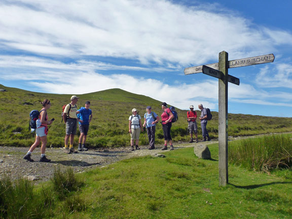 2.Carnedd Gwenllian via Drum
17/7/16. We move off the North Wales Path and start to long climb up to Drum.
Keywords: Jul16 Sunday Roy Milnes