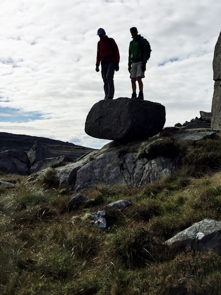 8.Clipping Harey Walk
9/10/16.  The Alpha males both doing their "Monarch of the Glen" impression. Just one round left. Photo: Heather Stanton.
Keywords: Oct16 Sunday Roy Milnes