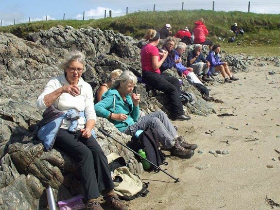 2.Aberffraw, Porth Cwyfan, Llangwyfanisaf
17/8/17. Lunch on the beach near to St.  Cwyfan's Island Church. Photo: Dafydd Williams.
Keywords: Aug17 Thursday John Enser