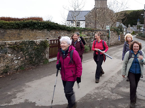 7.Across Llyn
19/11/17. No mud and a clear path as we stride through Llanengan. Photo: Judith Thomas.
Keywords: Nov17 Sunday Judith Thomas