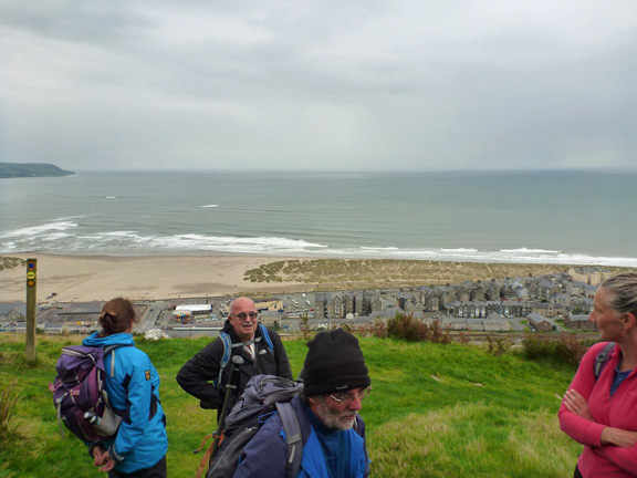 2.Barmouth-Tai Cynhaeaf
24/9/17.Looking down over Barmouth before we move inland.
Keywords: Sep17 Sunday Dafydd Williams