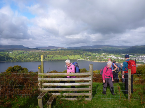 3.Round Llyn Tegid/Bala
8/10/17. Five minutes later we can see the lake and Bala clearly below.
Keywords: Oct17 Sunday Heather Stanton