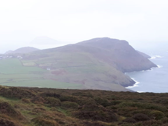 5.Carreg - Mynydd Anelog
8/11/18. Looking south west with Mynydd Mawr and behind it the outline of Bardsey. Photo: Judith Thomas.
Keywords: Nov18 Thursday Ann Jones
