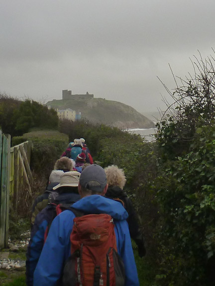 6.Criccieth Circular
2/12/18. A third of a mile to go. Criccieth Castle in the back ground.
Keywords: Dec18 Sunday Gwynfor Jones