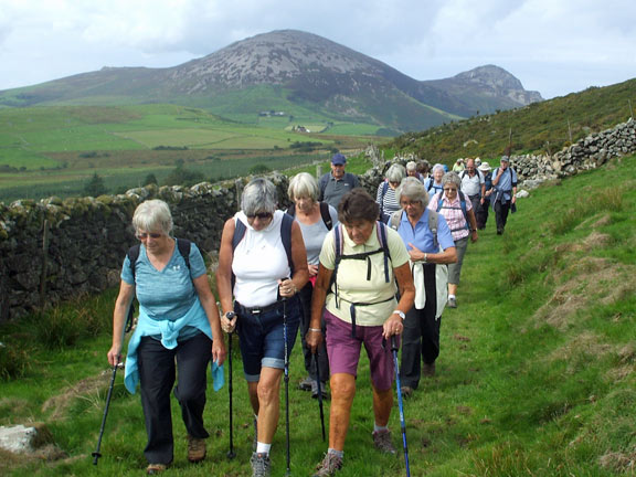 2.Pen-y-Gaer
30/8/18. The walk is well underway. Yr Eifl in the background. Photo: Dafydd Williams.
Keywords: Aug18 Thursday Sue Wooley