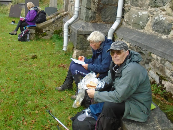 3.Tal-y-bont
20/10/19. Lunch in Llanllechid Church graveyard. Photo: Dafydd Williams.
Keywords: Oct19 Thursday Tecwyn Williams