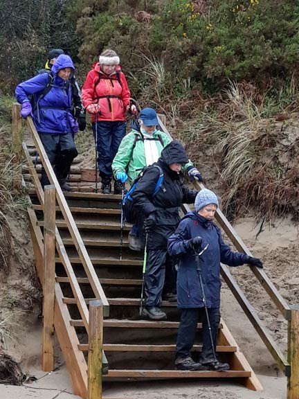 3.Abersoch-Castellmarch
17/12/20. on to the Warren Beach. Photo: Eryl Thomas.
Keywords: Dec20 Thursday Miriam Heald