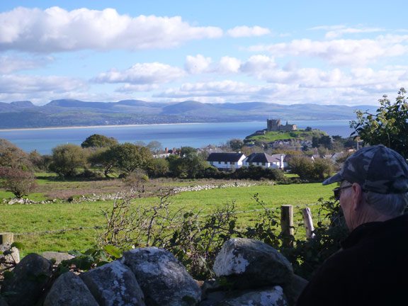 7.Criccieth -Black Rock-Pentrefelin
11/10/20. Our last glorious view of Criccieth Castle and the mountains of Meirionydd before we descended into Criccieth and complete the walk.
Keywords: Oct20 Sunday Dafydd Williams