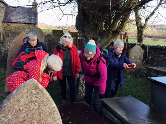 3.Eisteddfa-Pentrefelin
19/11/20. Inspection of grave of Dafydd y Garreg Wen, Ynyscynhaearn. Photo: Noel Davey
Keywords: Nov20 Thursday Val Rowlinson