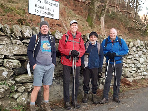 1.Bethania-Moel y Dyniewyd - Llyn Dinas
19/12/21.  At the start at Bethania.
Keywords: Dec21 Sunday Gareth Hughes