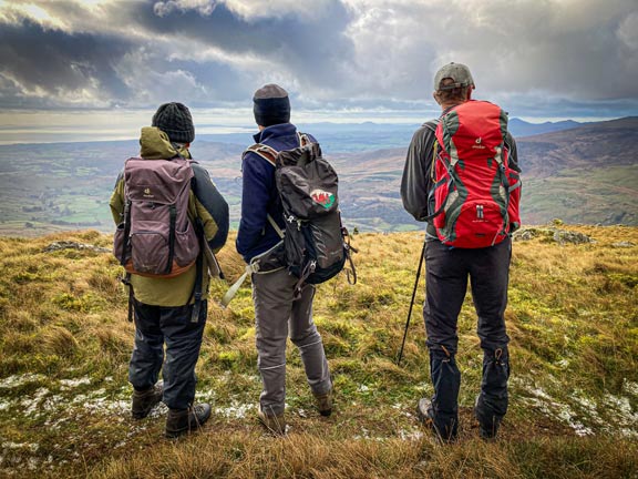 5.Cwm Llefith-Moel yr Ogof-Moel Lefn-Cwm Pennant
28/11/21. Just below the summit of Moel Lefn; looking SW over to Tremadog Bay. Photo: Annie Michael.
Keywords: Nov21 Sunday Eryl Thomas