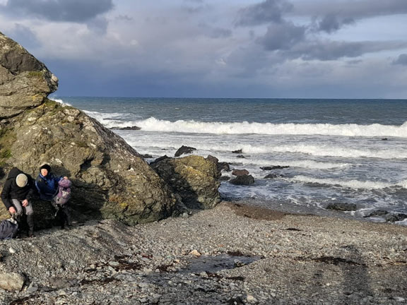 3.Towyn farm-Cwmistir Coast Path
25/11/21. Coffee break. Photo: Judith Thomas.
Keywords: Nov21 Thursday Judith Thomas