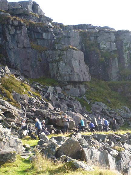 4.Moel Ysgyfarnogod & Foel Penolau 
10/10/21.Mid-morning break on a miner's track. Hopefully no rockfalls.
Keywords: Oct21 Sunday Gareth Hughes