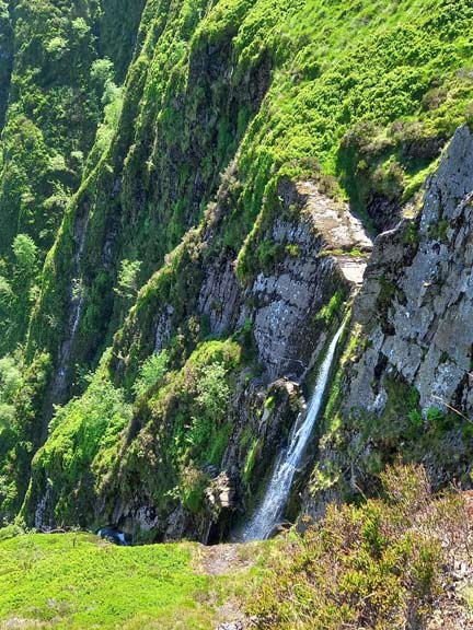 6.Maesglase, Maen Du & Craig Rhiw-erch
2/6/24. The top of one of the waterfalls with a 1000ft drop to the valley bottom, right alongside our picnic spot. Photo: Eryl Thomas.
Keywords: Jun24 Sunday Adrian Thomas