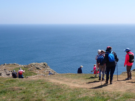 6. Aberdaron - Bodernabwy - Pen y Cil
22/05/25. Lunch over at Pen y Cil we move off to rejoin the Wales Coast Path towards Aberdaron.
Keywords: May25 Thursday Margot Jones