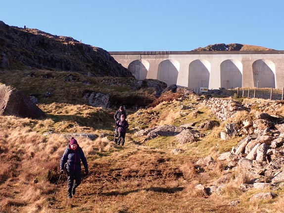 4. Tanygrisiau - Moelwynion
The traversing group just leaving the Stwlan Dam to join the tarmac road back down to Tanygrisiau.
Keywords: Jan25 Saturday Gareth Hughes