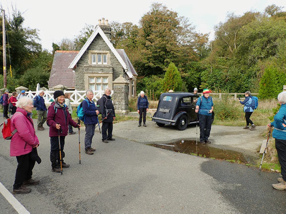 8. Llanystumdwy Circular
8/10/26. On the outskirts of Llanystumdwy we stopped to admire a vintage car. Most of us could remember being in one just like it, as children.
Keywords: Oct26 Thursday Dafydd Williams Jean Norton